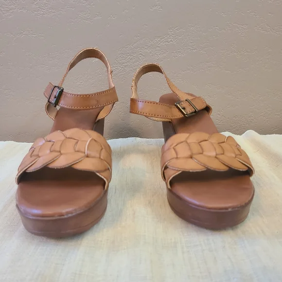 BOC Tan Platform Sandals - Picture 2 of 6